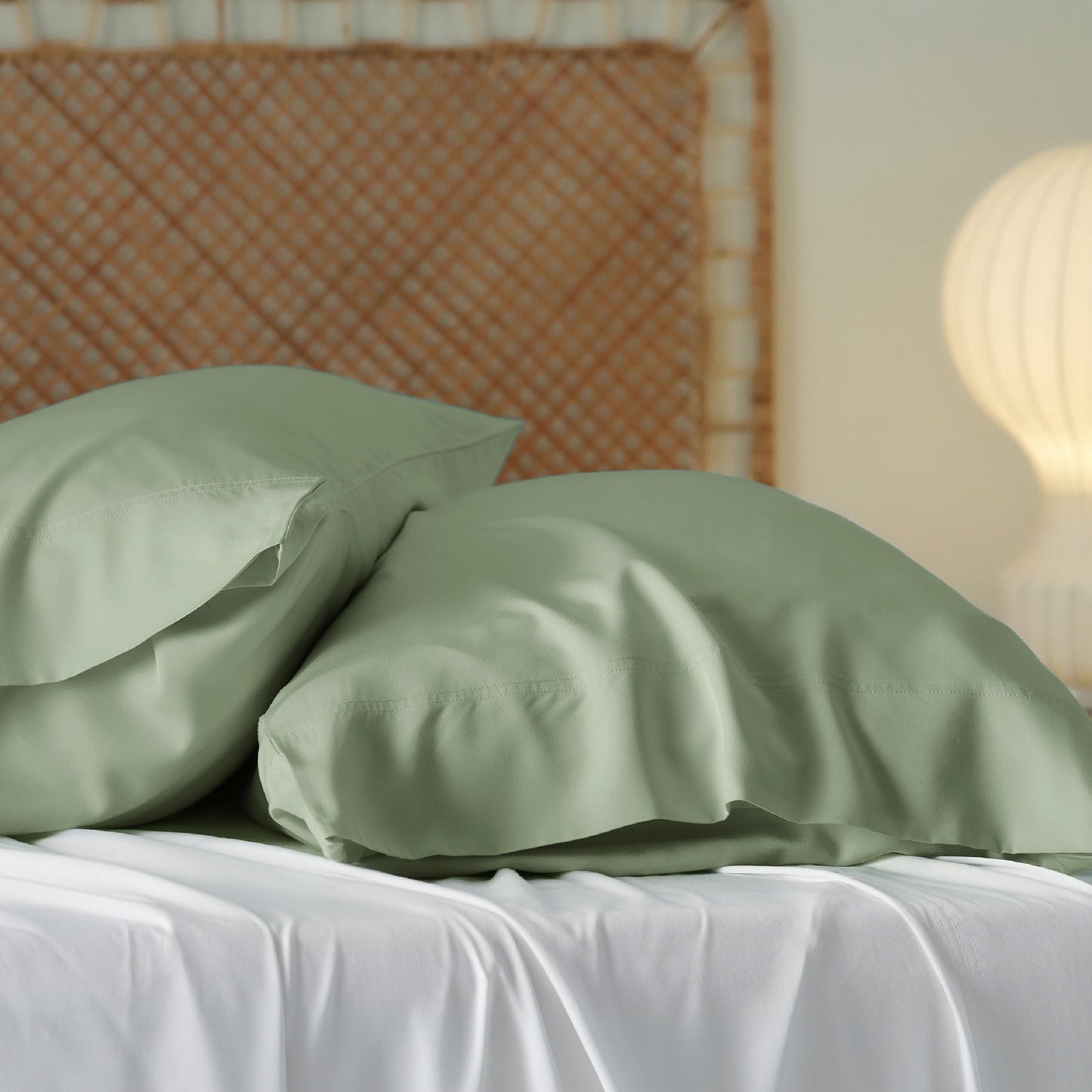 Bedsure Pillow Cases Queen, Cooling Pillow Cases, Rayon Derived from Bamboo Dark Grey Pillowcases Queen Size Set of 2, Breathable & Soft Bedding Pillow Cover with Envelope Closure,Gifts, 20x30 Inches